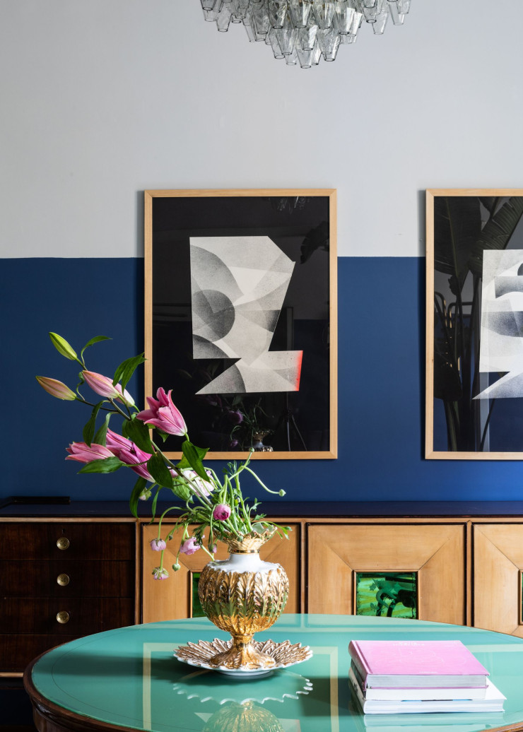 Comme une galerie bis, l’appartement de Giorgia Cerulli reflète bien plus encore ce qui plaît au couple de propriétaires, leurs coups de coeur et leur univers esthétique commun.