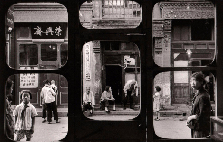 « La rue Da Sha », photographie de Marc Riboud prise en 1923 à Pékin.