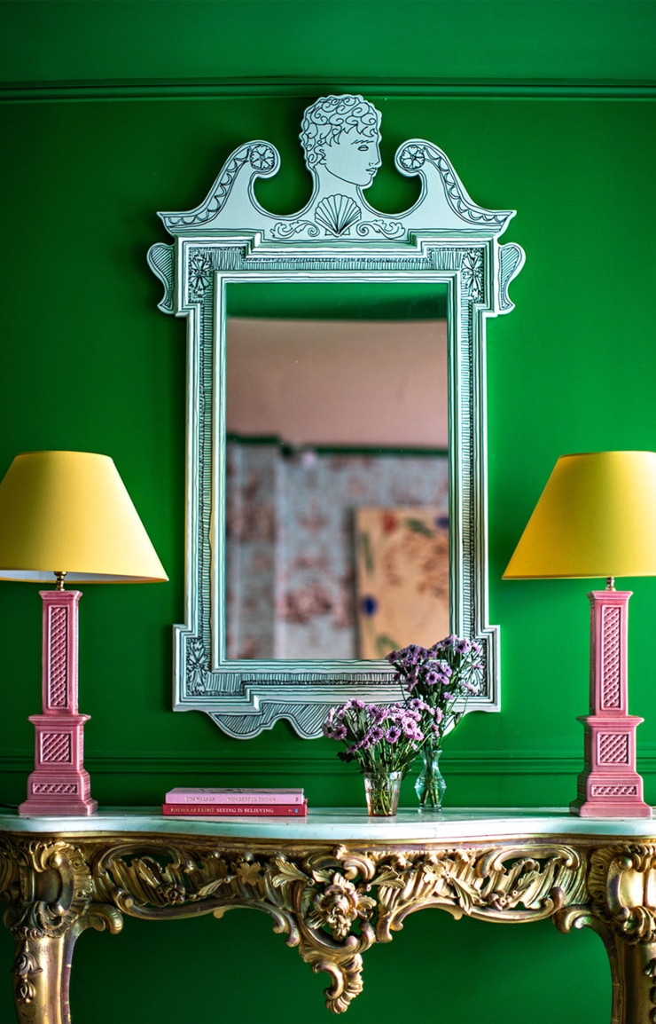 Le Britannique a signé la décoration de l’Hôtel des Deux Gares, situé dans le 10e arrondissement de Paris.