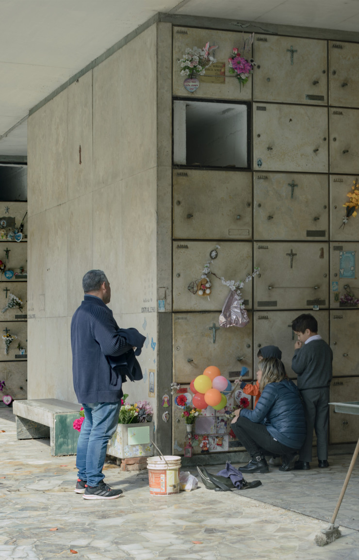 « J’ai aussi voulu donner la parole aux travailleurs du cimetière », raconte Léa Namer. © Federico Cairoli