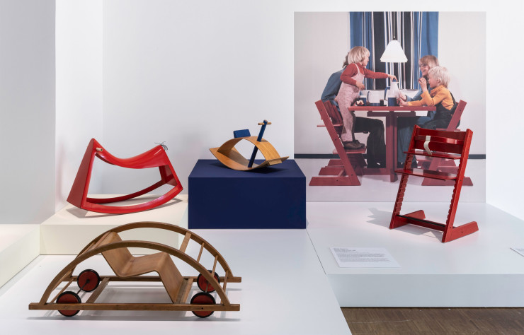 Vue de l’exposition « L’enfance du design, un siècle de mobilier pour enfant ». © Centre Pompidou. Janeth Rodriguez-Garcia