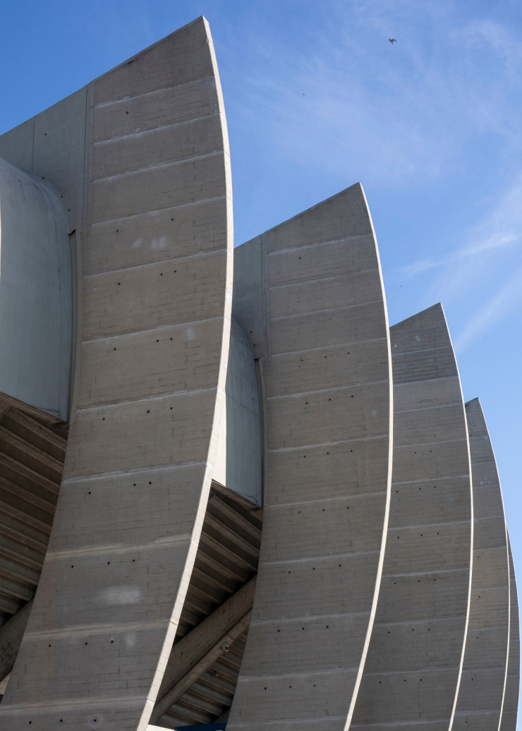 Parc des Princes, détail desportiques soutenant les tribunes , 1967-1972, Roger Taillibert, architecte, Berdje Agopyan, architecte D.P.L.G, ADAGP-2024.