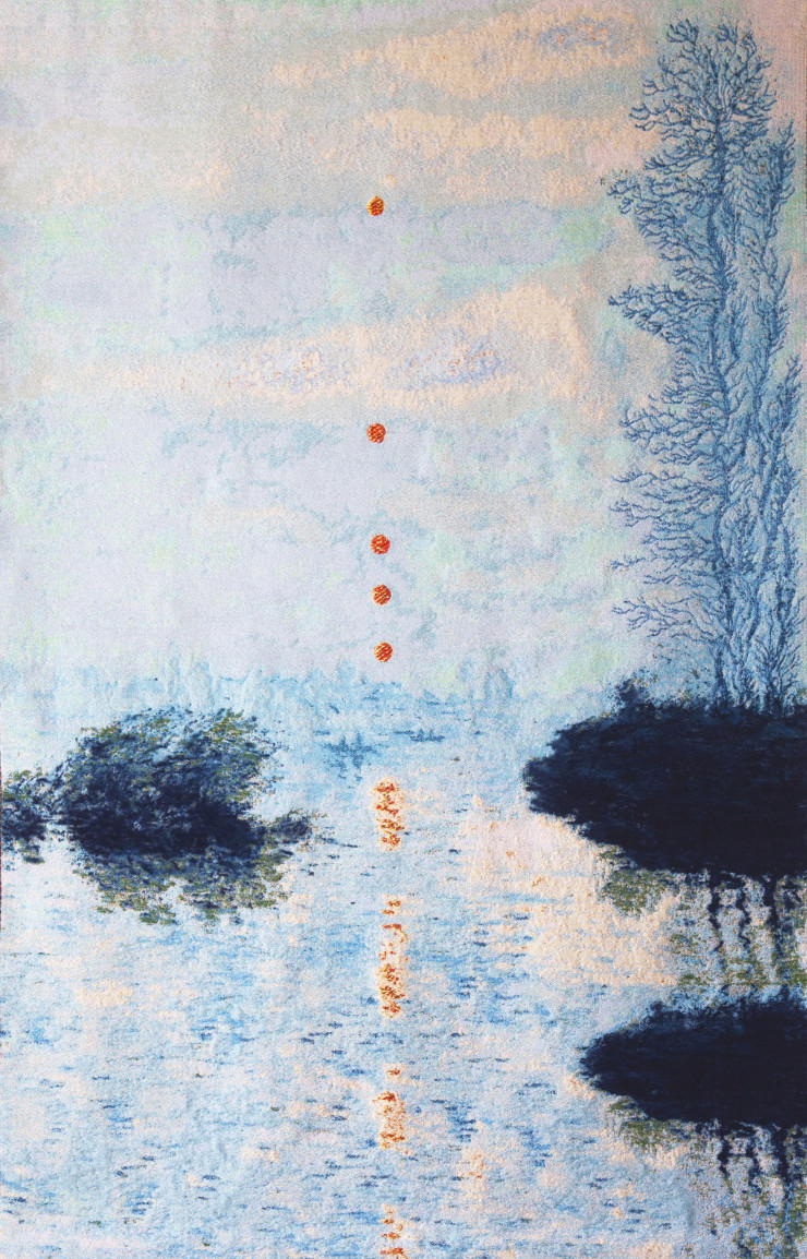« Soleils couchants sur la Seine à Lavacourt », 2020, Laurence Aëgerter. Tapisserie tissée en Jacquard, fils mixtes dont mohair et Lurex produit en collaboration avec le TextielLab, TextielMuseum de Tillburg (Pays-Bas) edition 5/8 (+2EA) – 260 x 165 cm.