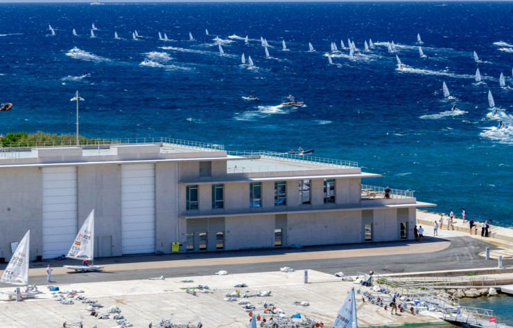 La marina, point de départ des bateaux des quelque 330 marins venus du monde entier s’affronter lors des dix épreuves olympiques de voile.