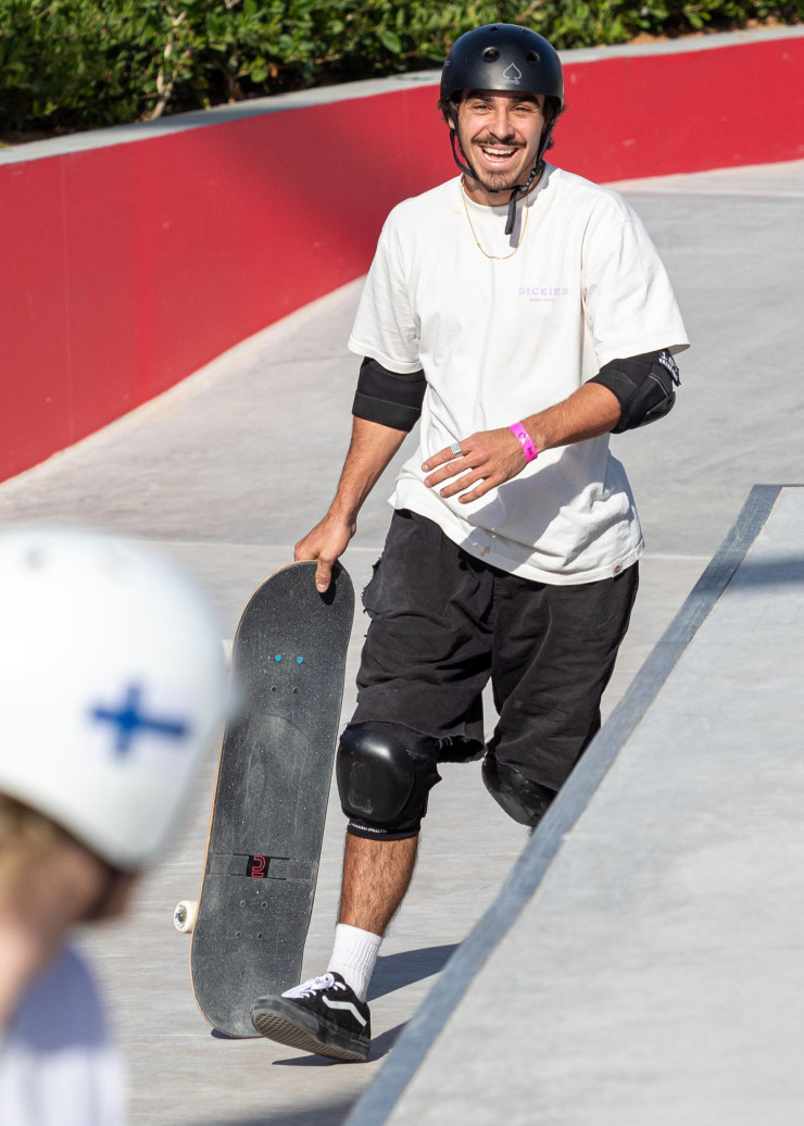 Édouard Damestoy skate en compétition avec le même modèle vendu 59 euros en magasin.