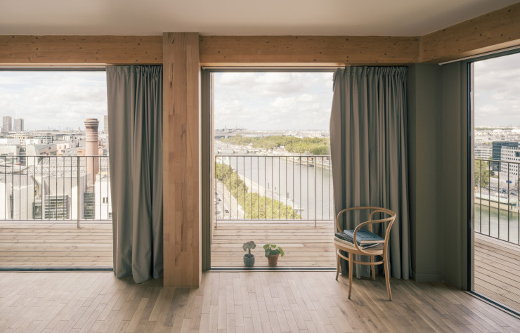 La vue sur Paris et la banlieue est omniprésente et les paysages, à couper le souffle. © Charly Broyez