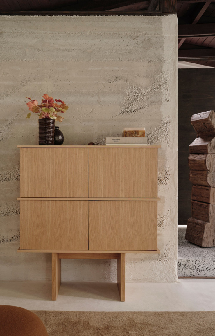Buffet Stilt en placage de chêne vernis, 1 899 €. Ferm Living.