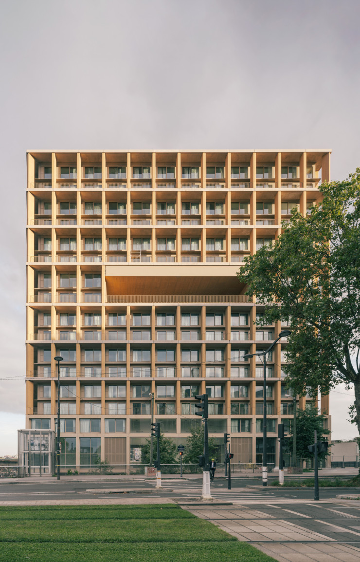 Wood Up, la plus grande tour d’Europe du genre de cinquante mètres de haut et 15 étages habitables, est le fruit d’une collaboration entre REI, le maître d’ouvrage, et LAN, cabinet d’architecture réputé pour sa vision écologique et sociale. © Charly Broyez