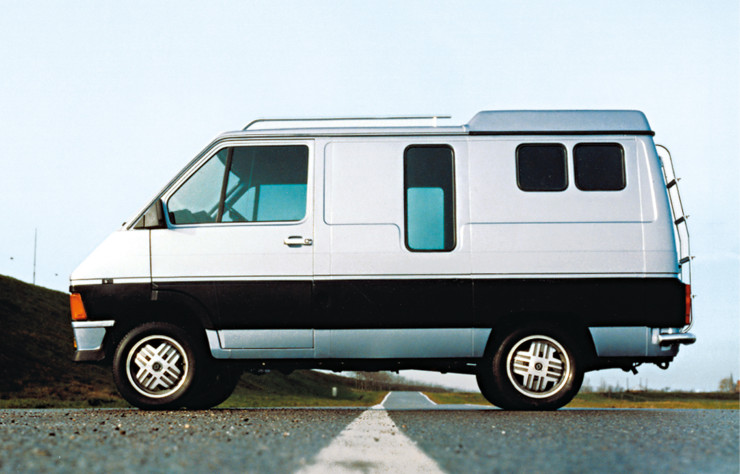 « La Méridienne ». Voiture familiale, carrosserie adaptée sur un châssis de Renault Trafic 1 000 exemplaires Fabricant : établissements Chausson (filiale de Renault et Peugeot) Distributeur : Régie Renault