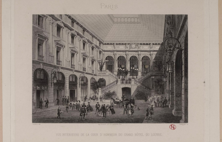 Vue intérieure de la cour d’honneur du Grand Hôtel du Louvre, Paris. Alphonse Chamoüin. Source : Paris Musées / Musée Carnavalet – Histoire de Paris