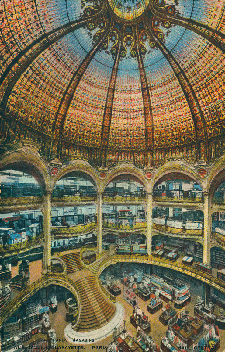 Vue intérieure du grand hall et de la coupole, Galeries Lafayette, Paris, Ferdinand Chanut, 1912, à l’occasion de l’exposition « La Saga des grands magasins » à la Cité de l’architecture et du patrimoine. © Archives Galeries Lafayette / DR 