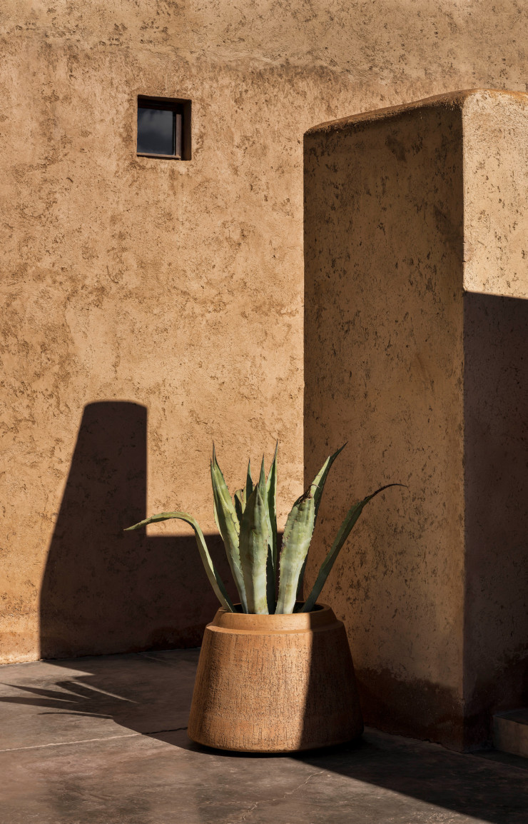 Pot de la collection Nagori imaginée par Studio KO pour Domani, shootée à Marrakech.