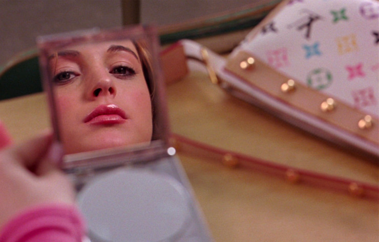 Un sac de la collection Louis Vuitton x Murakami dans le film « Mean Girls » (Mark Waters, 2004) avec Lindsay Lohan.