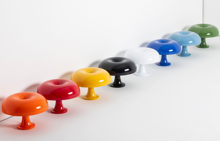 Pour Noël 2024, le modèle Nessino édité par Artemide se pare de nouvelles couleurs pop.