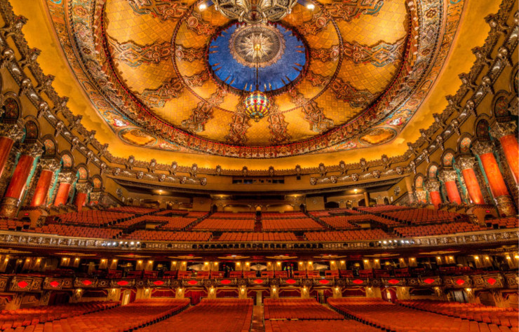 Le Fox Theater de Détroit n’a (presque!) rien à envier au Palais Garnier.