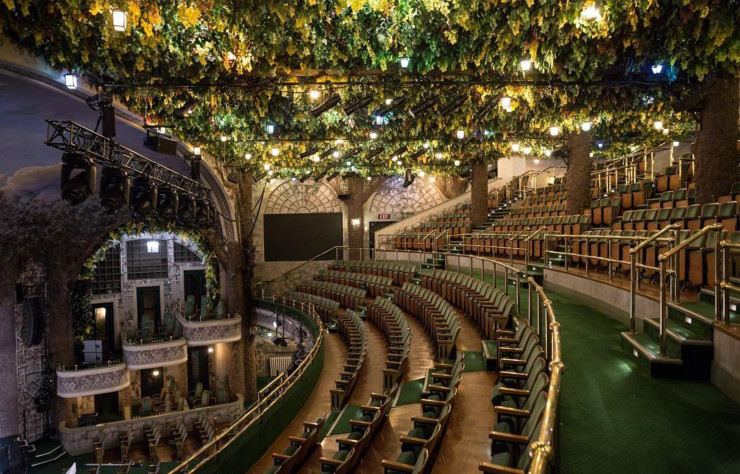 The Elgin and Winter Garden Theatre à Toronto, une forêt au-dessus des têtes.