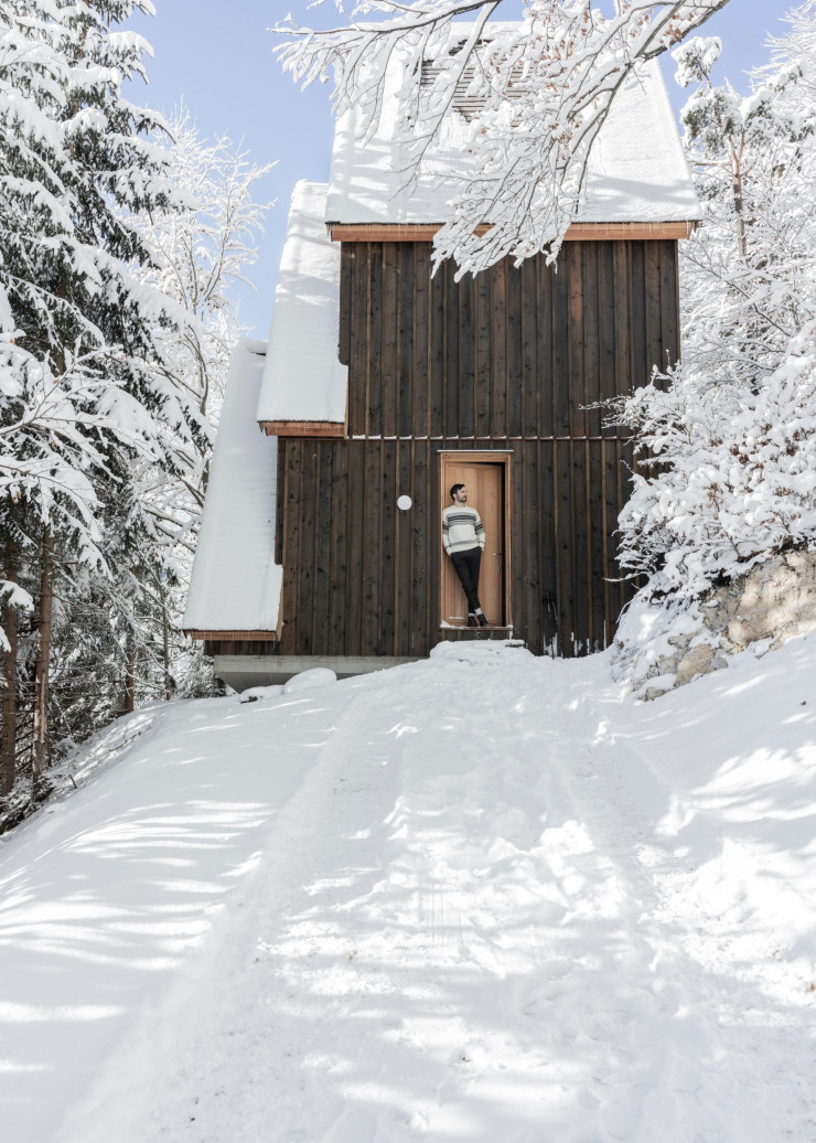 L’architecture volontairement minimale d’Il Pino se fond parfaitement dans un milieu naturel préservé.
