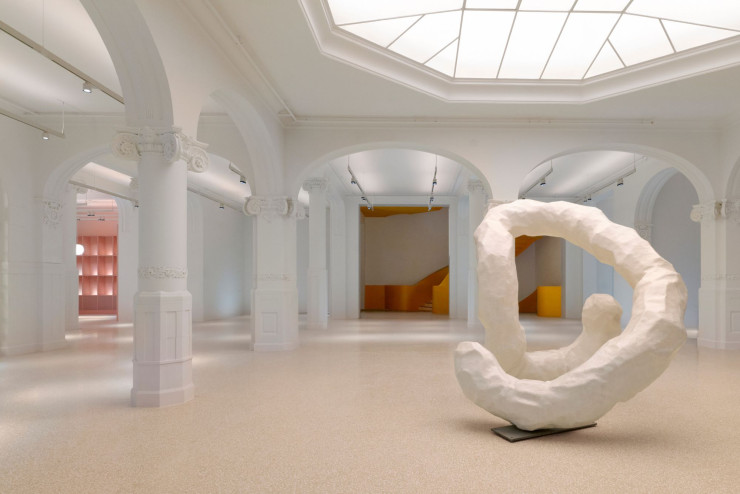 Sculpture Meeting Point de Franz West (2010).