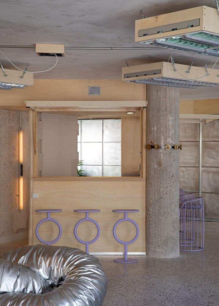 Le designer Lucas Muñoz Muñoz a entièrement conçu le nouveau showroom Sancal, situé dans un immeuble des années 1960, en se servant uniquement de matériaux récupérés sur place. L’un des rendez-vous incontournables du Madrid Design Festival 2025.