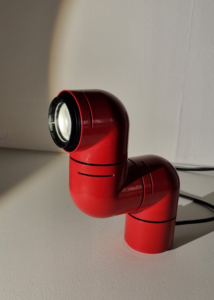 Délicieusement seventies, la lampe Tatu (Santa &Cole) du designer espagnol André Ricard, 95 ans, l’un des trois récipiendaires, avec le styliste Paul Smith et l’architecte Petra Blaisse, d’un Madrid Design Festival Award.