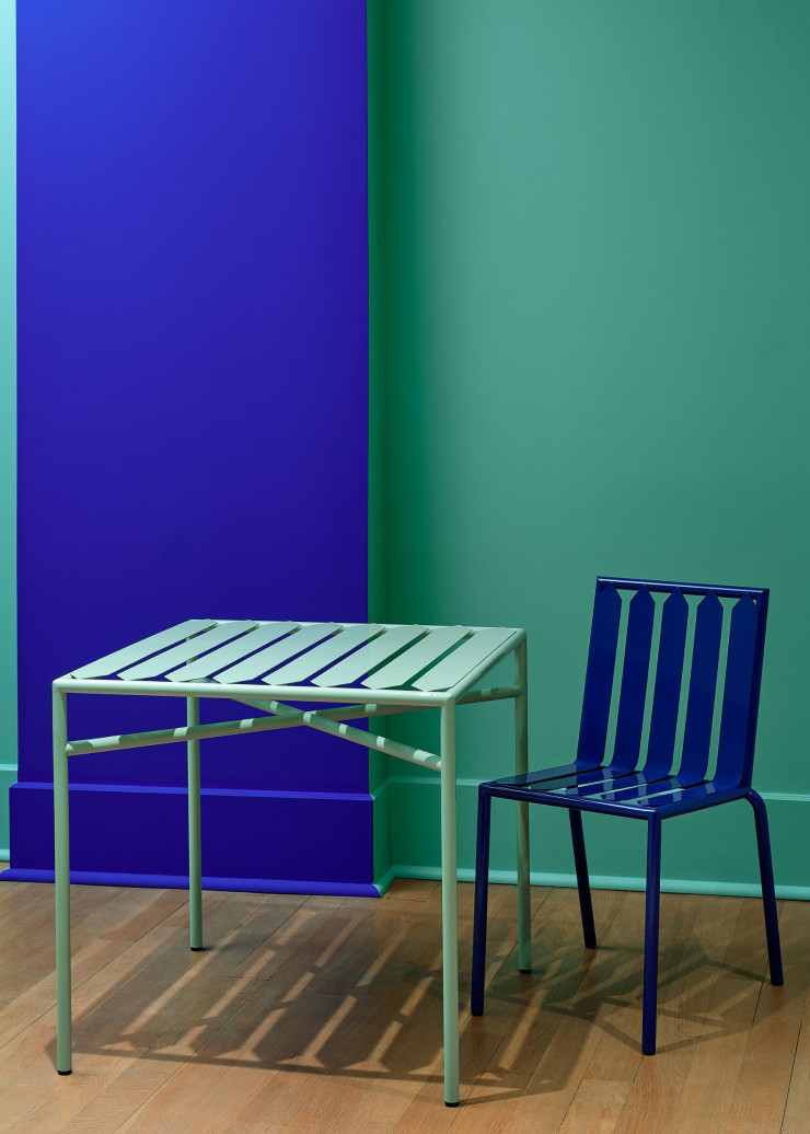 Pour créer sa collection de chaises et de tables « Cosimo de Medici » en collaboration avec Tectona, le duo de designers Muller Van Severen s’est inspiré du triangle.