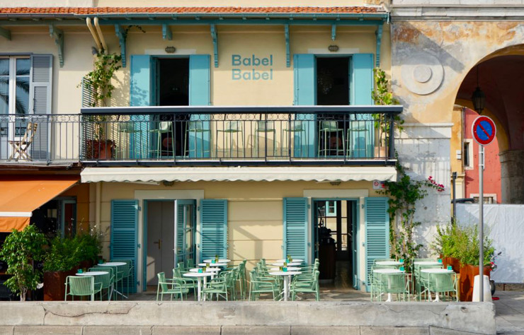 Houmous, pastrami, borek et laffa club : dans cette ancienne maison de pêcheur avec vue mer, tout parle le dialecte du bon goût.