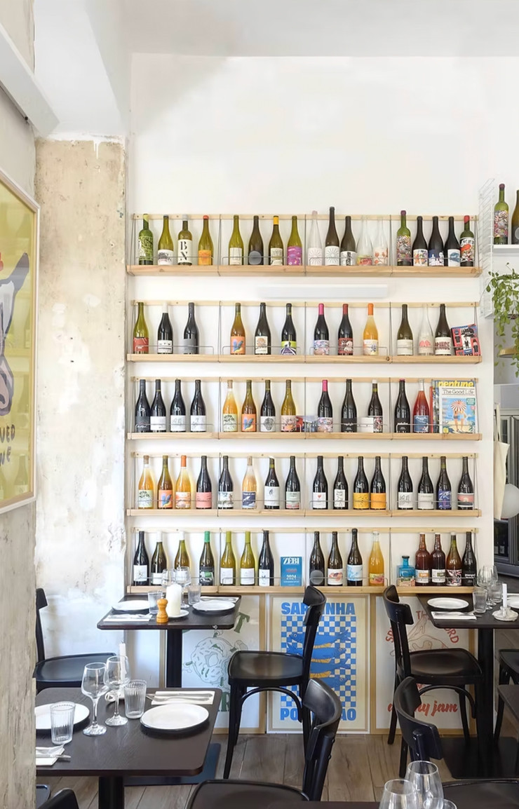 Ancien bistrotier parisien, François Robin mixe cochonnaille de compèt’ et comptoir carrelé façon mini-club local.