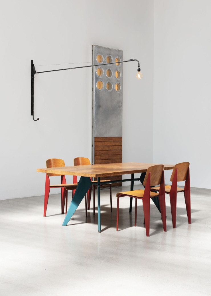 Spécialisée dans l’œuvre de l’architecte et designer Jean Prouvé, la Galerie Patrick Seguin, à Paris (XIe), mène un travail rigoureux pour faire connaître son mobilier ainsi que ses architectures démontables.