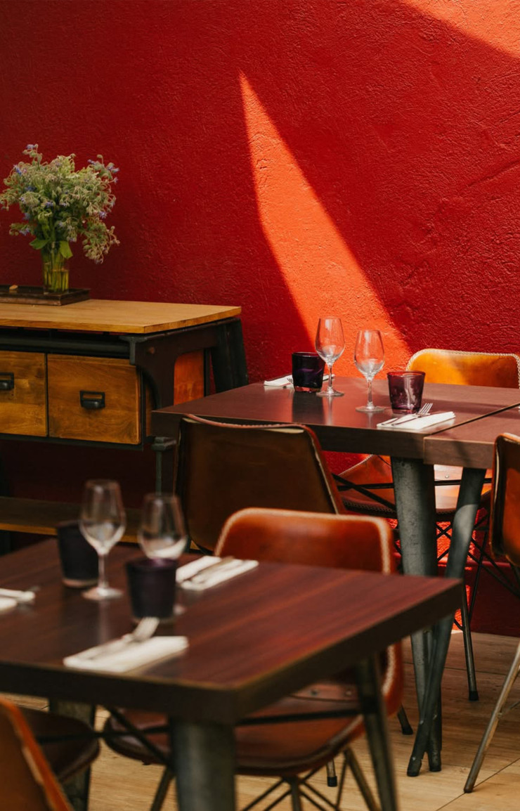 Rouge, vue terrassante