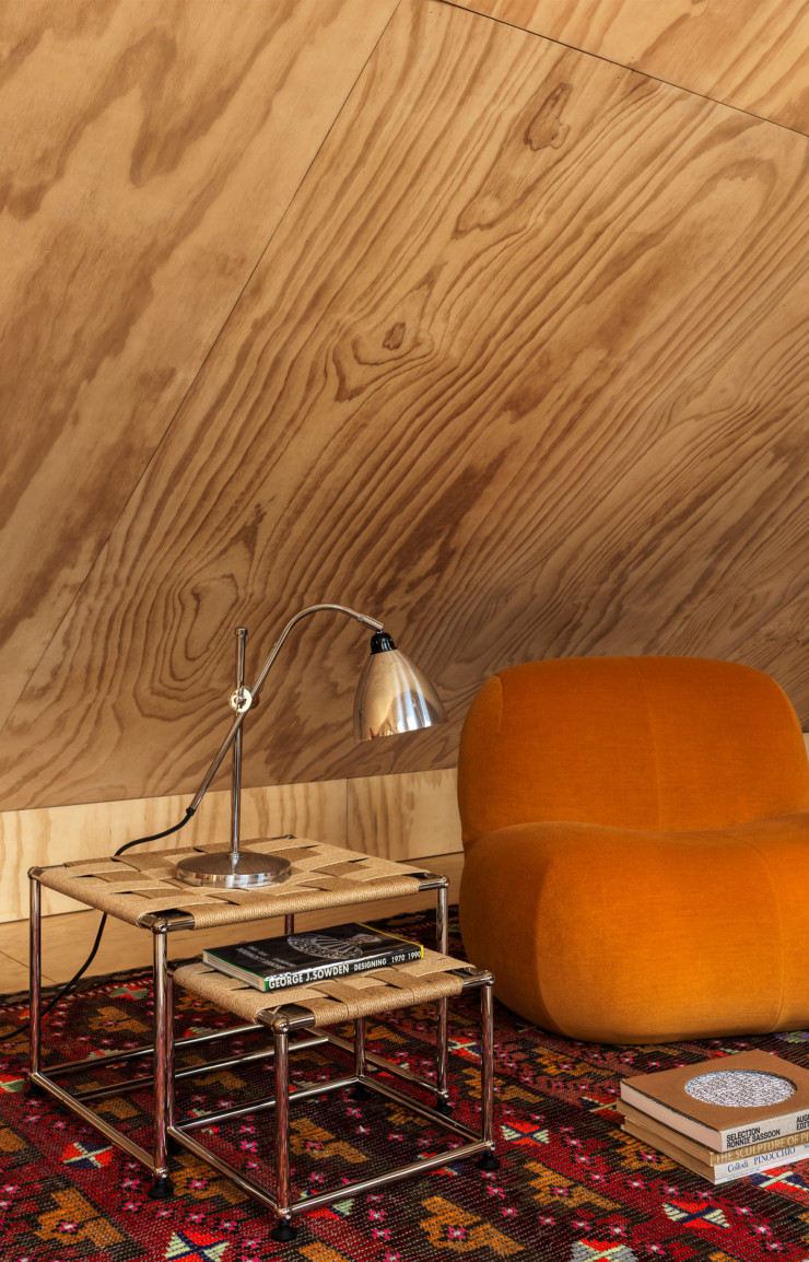 Avec Woven Structures, le designer Henry Julier injecte de la matière sensible dans l’ADN ultra-rationnel d’USM Modular Furniture.