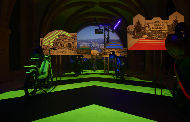 « Bande organisées » (2024) : installation immersive de Tony Regazzoni.