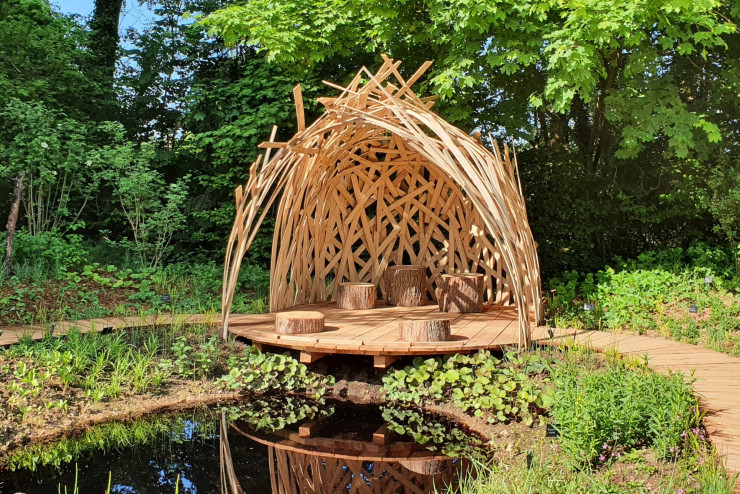 Le Jardin des nymphes a été récompensé au Festival international de Chaumont-sur-Loire, en 2022. La volige (arceau en bois) est aujourd’hui la signature de l’atelier.