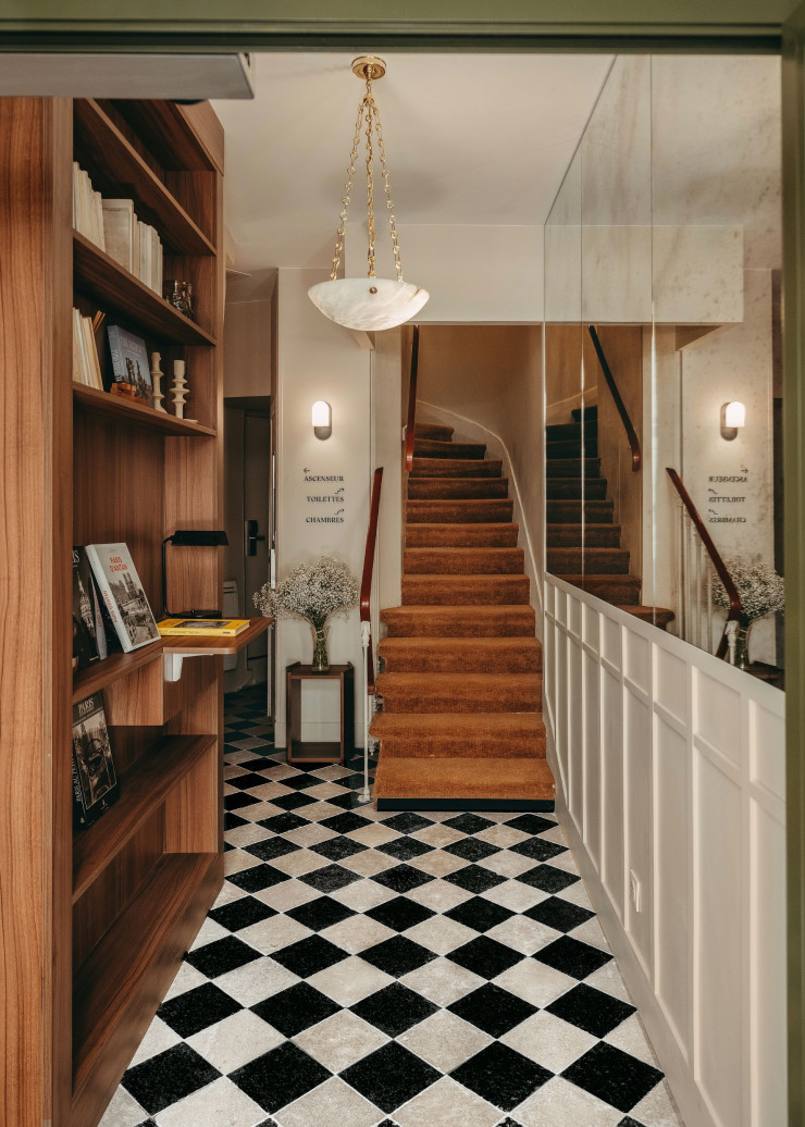 Le lobby de l’Hôtel du Savoir inspire de suite l’idée d’un refuge dans lequel il fait bon se lover.