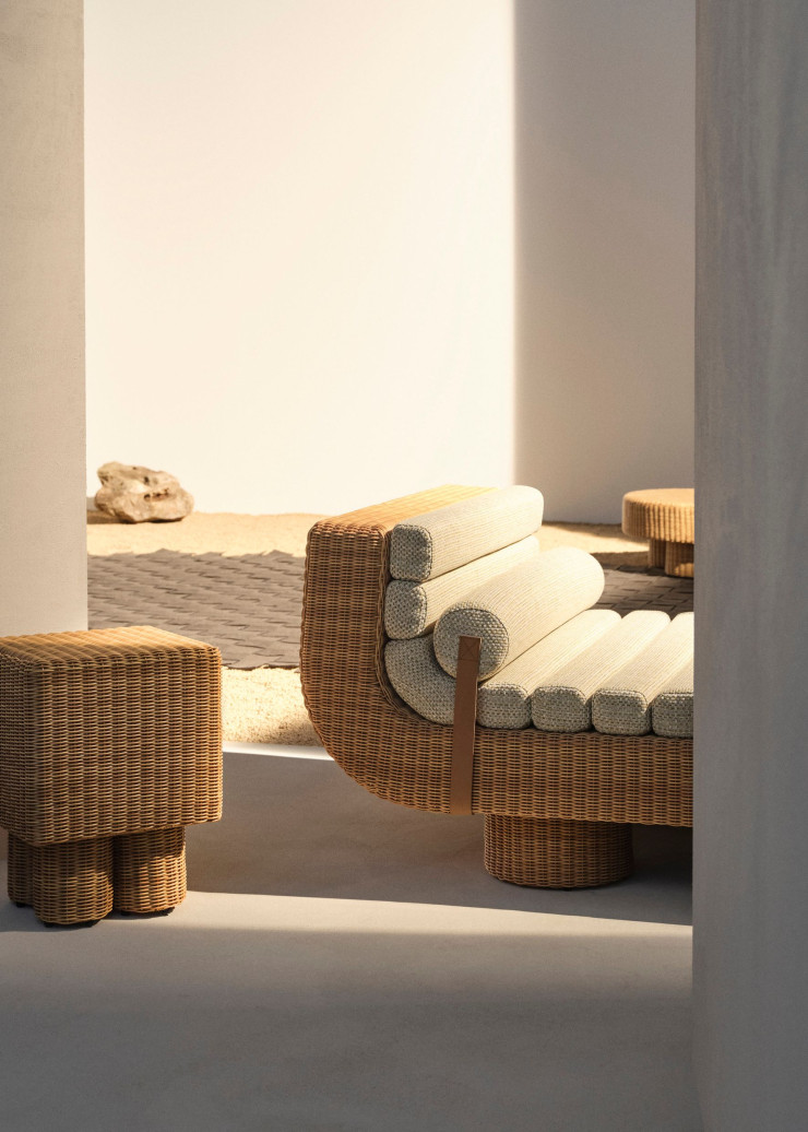 Imaginée par la designeuse Elisa Ossino pour Molteni & C, la collection outdoor « Pantalica » – dont le nom s’inspire du célèbre site classé au patrimoine mondial de l’Unesco – se compose d’un bain de soleil, d’une table basse, de tabourets et d’un tapis.