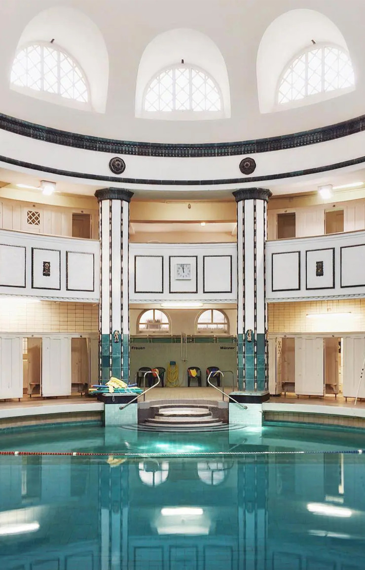 Piscine municipale de Halle, Allemagne, 1916 : grandeur néo-baroque en Allemagne de l’Est