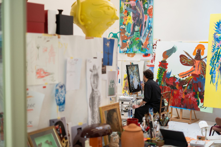 Jaime Hayón dans son atelier.