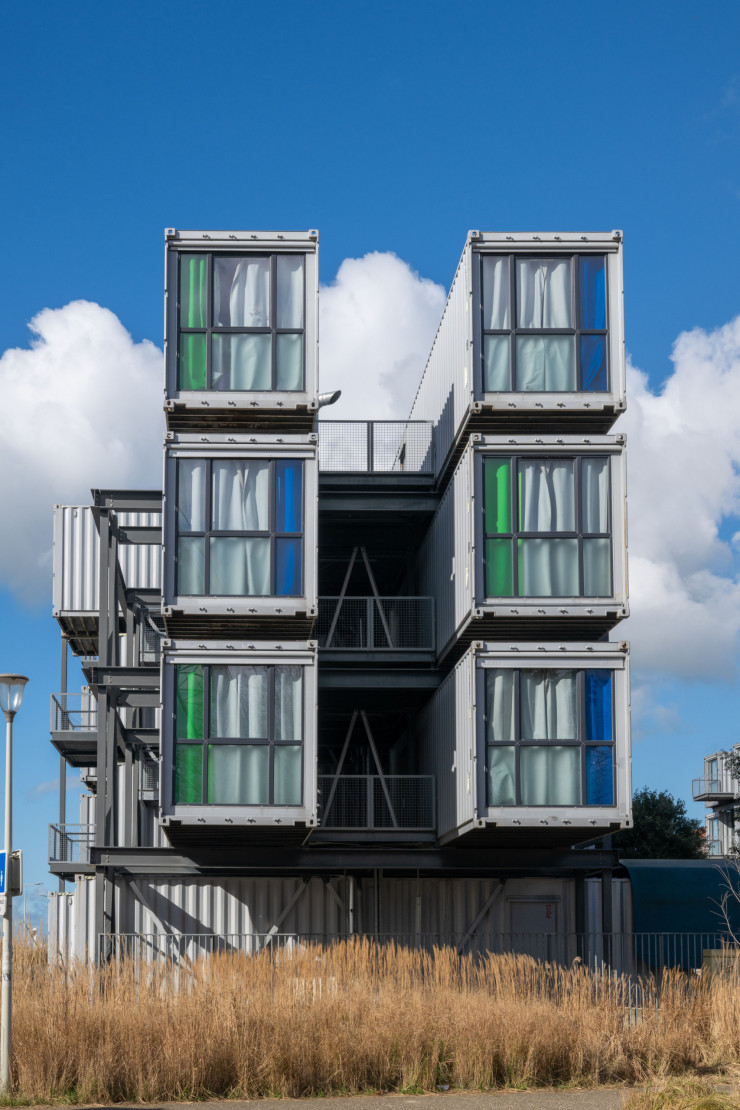 Réalisée en 2010 par l’architecte Alberto Cattani, A’Docks est la première résidence étudiante construite en conteneurs.
