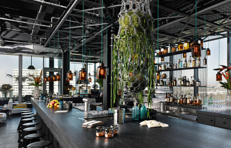 Au Monkey Bar, grâce aux grandes baies vitrées, la vue sur Berlin s’ouvre à 360°.