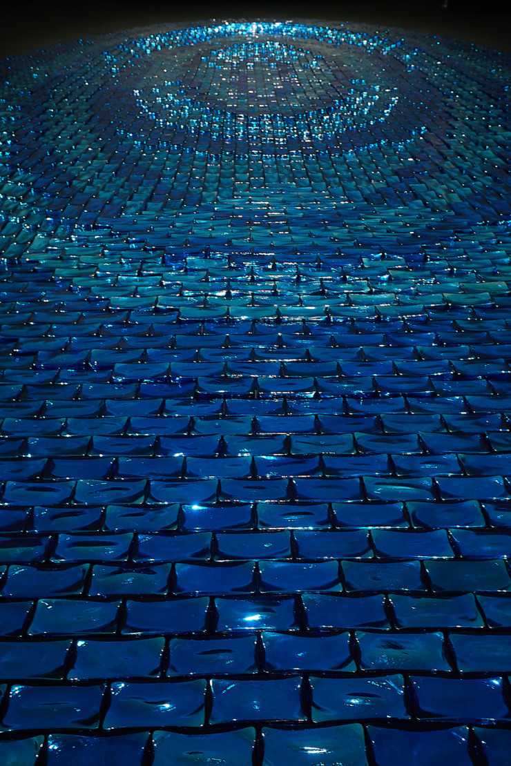 Halo de briques de verre bleu, Jean-Michel Othoniel.