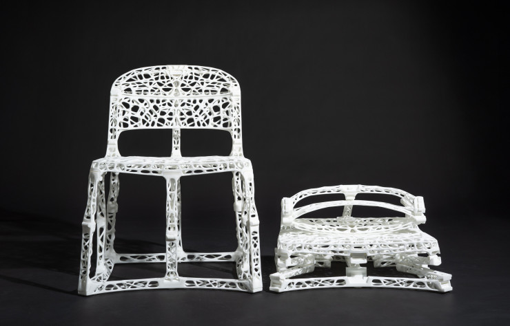 Ta.Tamu, signée Patrick Jouin, est composée de 23 éléments solidaires, reliés par 33 articulations spécifiques, imprimés d’un seul tenant.