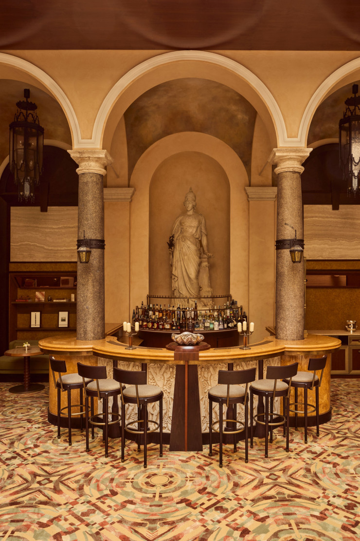 À deux pas du Panthéon, l’Orient Express La Minerva transporte ses hôtes dans un voyage entre passé mythique et luxe contemporain.