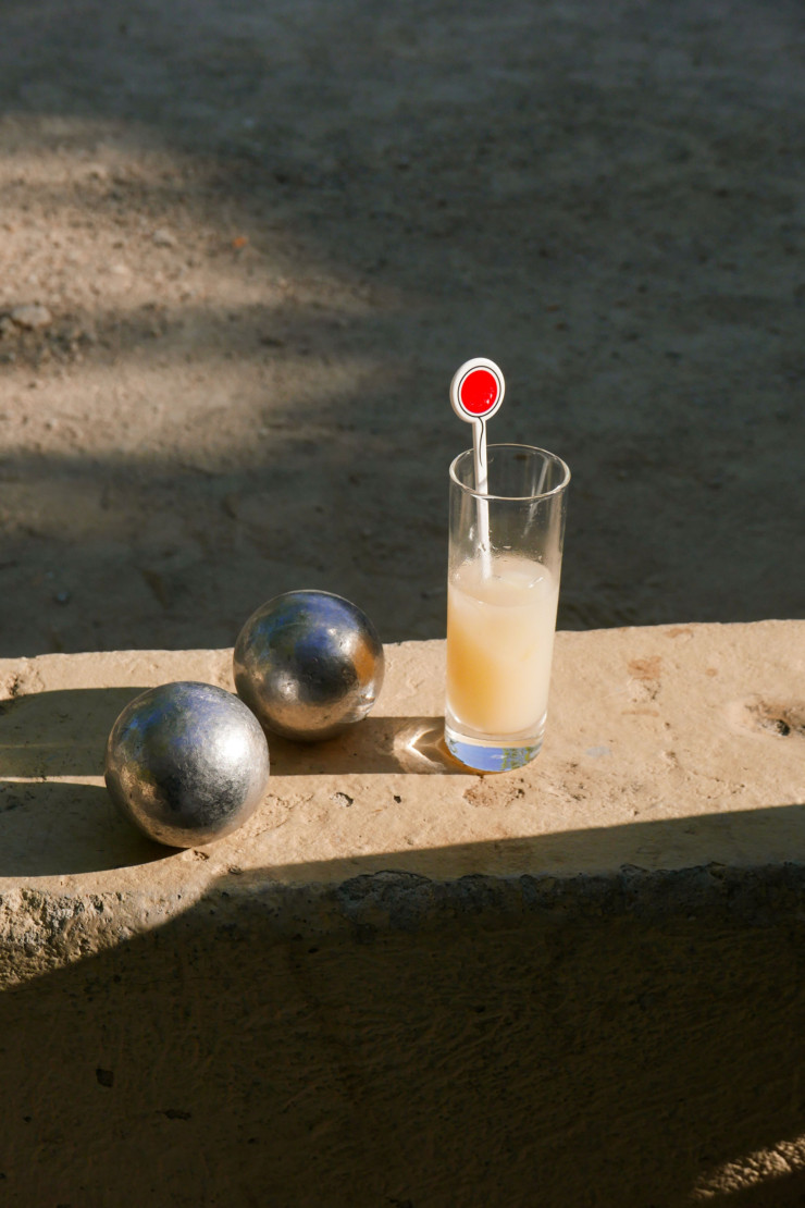 La Ciotat est le berceau de la pétanque telle que nous la connaissons aujourd’hui. Lors du jeu provençal de la « longue » sur un terrain de 15 à 21 mètres, les tireurs devaient faire trois pas de course pour prendre leur élan. En 1910, les rhumatismes de Jules Hughes l’empêchent de participer au jeu. On l’invite alors à tirer depuis sa chaise. Les aînés l’imitent aussitôt, pés tanqué (« pieds tanqués », en provençal) qui signifie les pieds bien ancrés dans le sol. La pétanque était née.