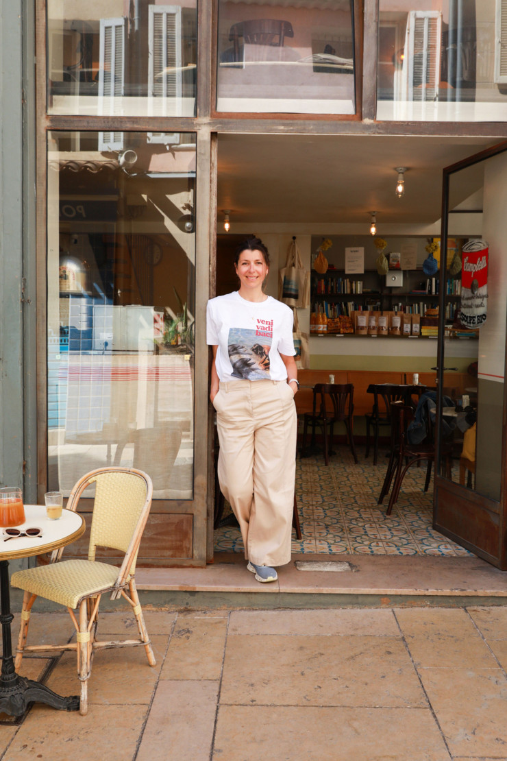 Aujourd’hui, Camille Lhomme est à la tête du Café de l’Horloge et continue de cultiver l’esprit populaire et authentique de ce lieu.