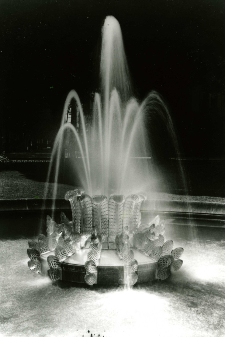La fontaine du rond-point des Champs-Élysées, de René Lalique.