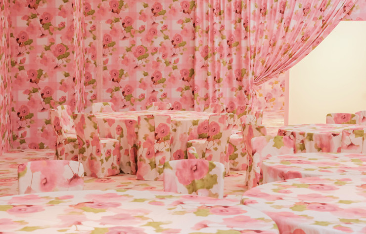 Un décor en immersion totale signée India Mahdavi pour We Are Ona.