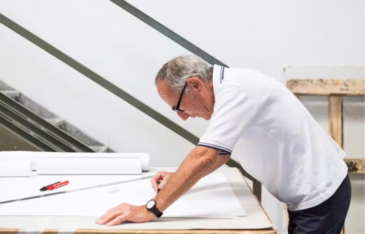 Le designer Enea Ferrari, né à Vérone, a fondé Old Timer Ferrari en 1964, ensuite devenu Linea Zero en 1973.