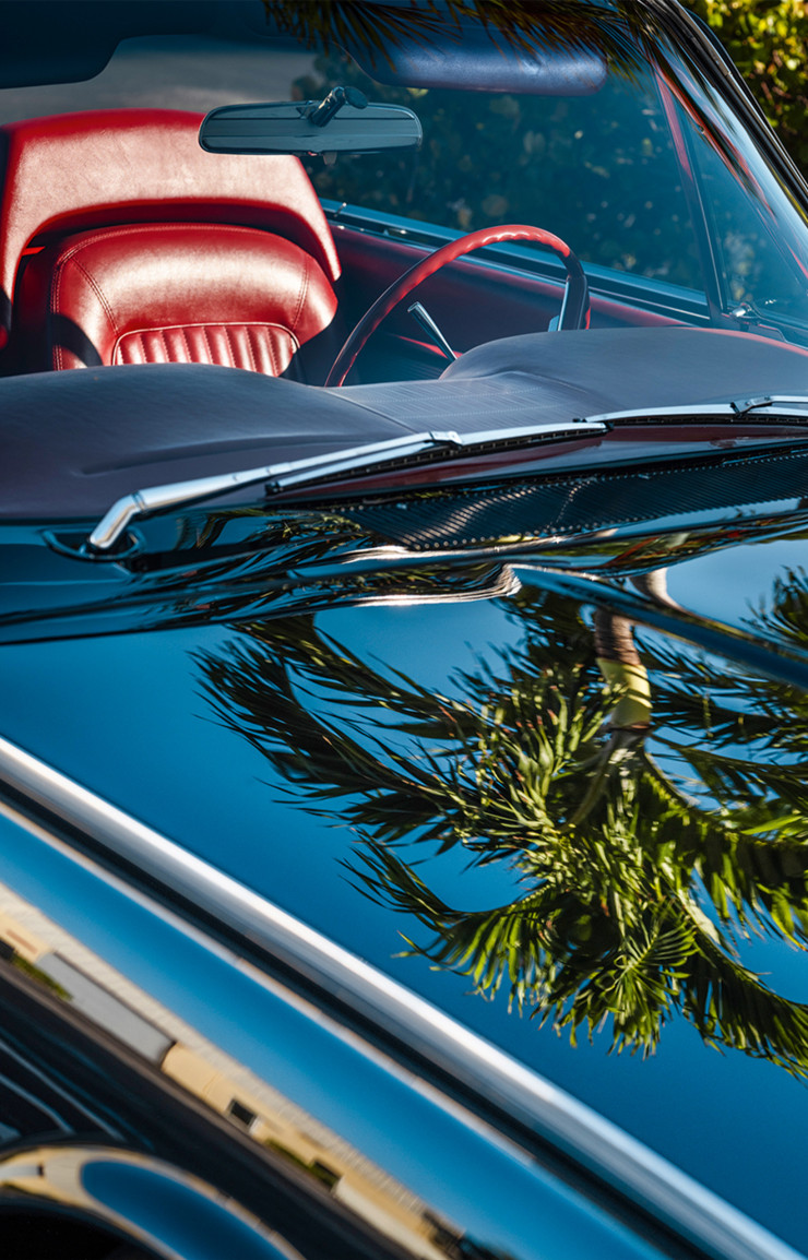 Reflection in Black Thunderbird, Palm Beach, FL, « Atlantic Coast », d’Anastasia Samoylova (2024). (Image recadrée)