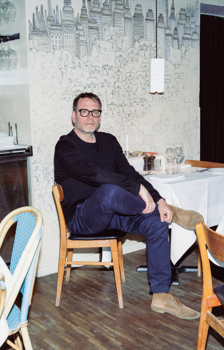 Très discret, l’artiste et designer Eric Ericson est également auteur (livres, théâtre, documentaires) et place le lien entre l’humain et la biosphère au coeur de son travail. À Stockholm, il a signé le décor de Brasserie Godot (qui commercialise d’ailleurs certaines de ses œuvres).