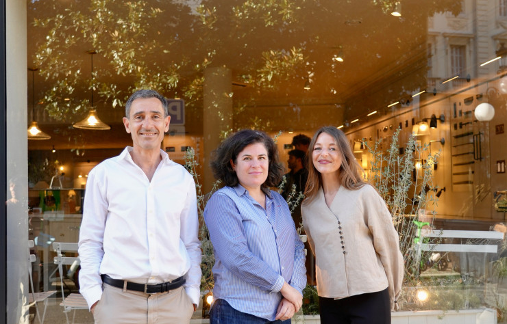 Paul Salas, architecte d’intérieur et cofondateur du Studio CMPS, Margaux Petit, Manager France chez Corston, Marie Godfrain, rédactrice en chef d’IDEAT.