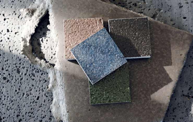 Composés de lave du volcan de Sicile et de verre recyclé, les carreaux de la collection « SensiEtna » produisent une variété de couleurs aux effets saisissants.